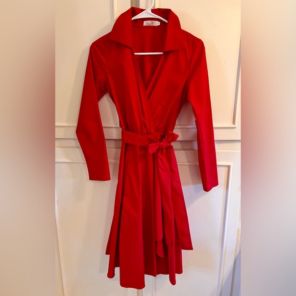 Powerful Red Dress that makes a wow statement wherever you are. Dress V size S - Picture 3 of 6